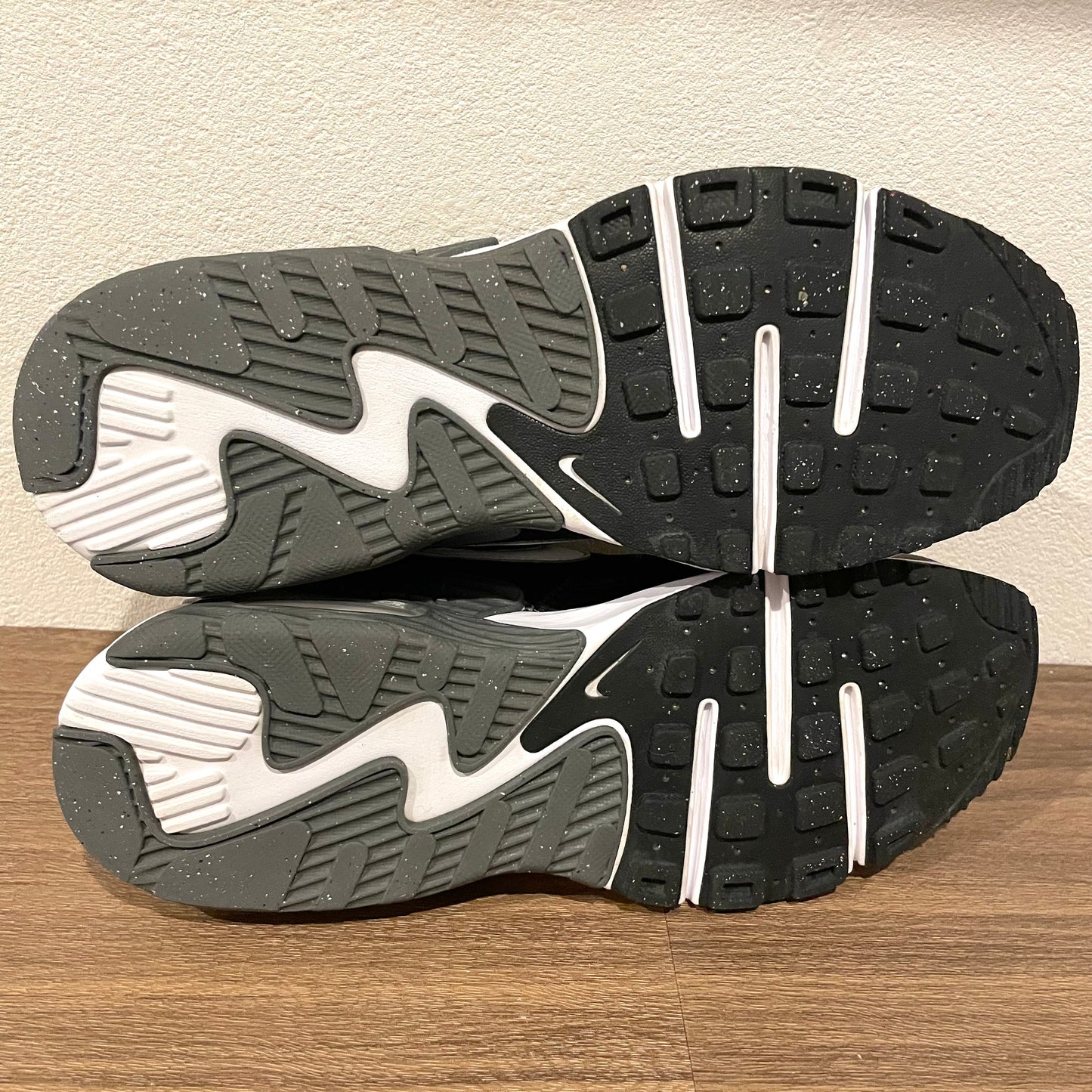 NIKE W AIR MAX EXCEE 24.5cm