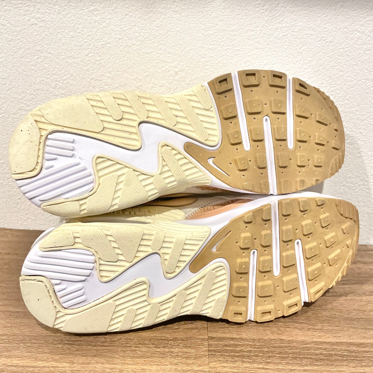 NIKE W AIR MAX EXCEE 23.5cm