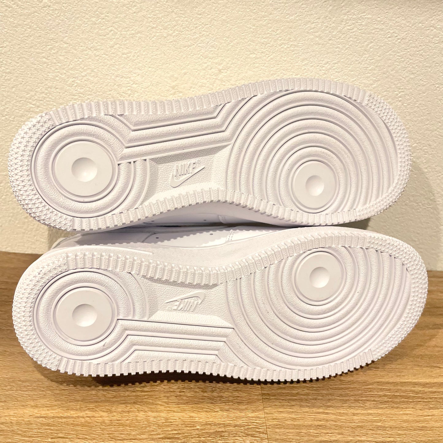 NIKE WMNS AIR FORCE 1 '07 WHITE 24.5cm