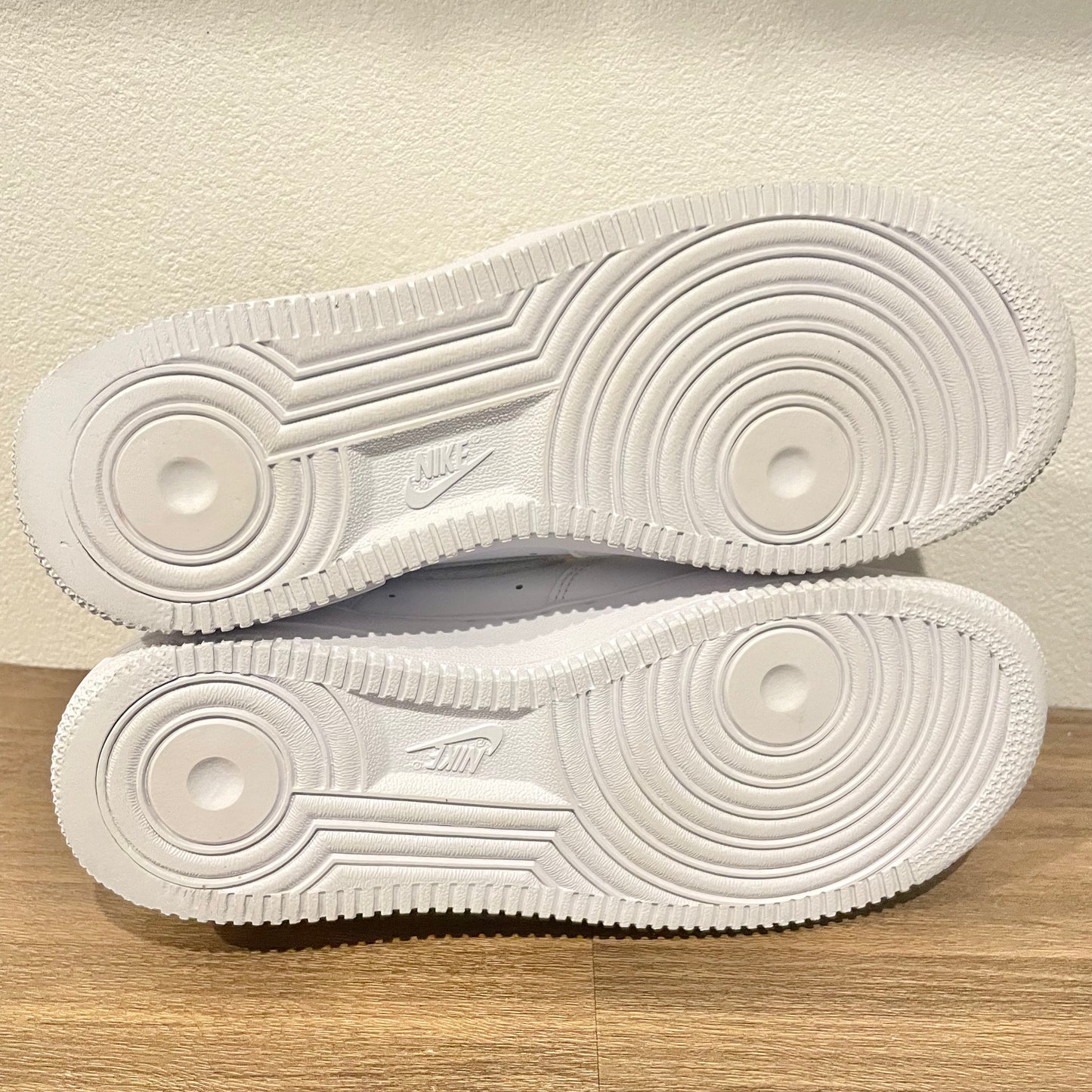 NIKE WMNS AIR FORCE 1 '07 WHITE 24.5cm