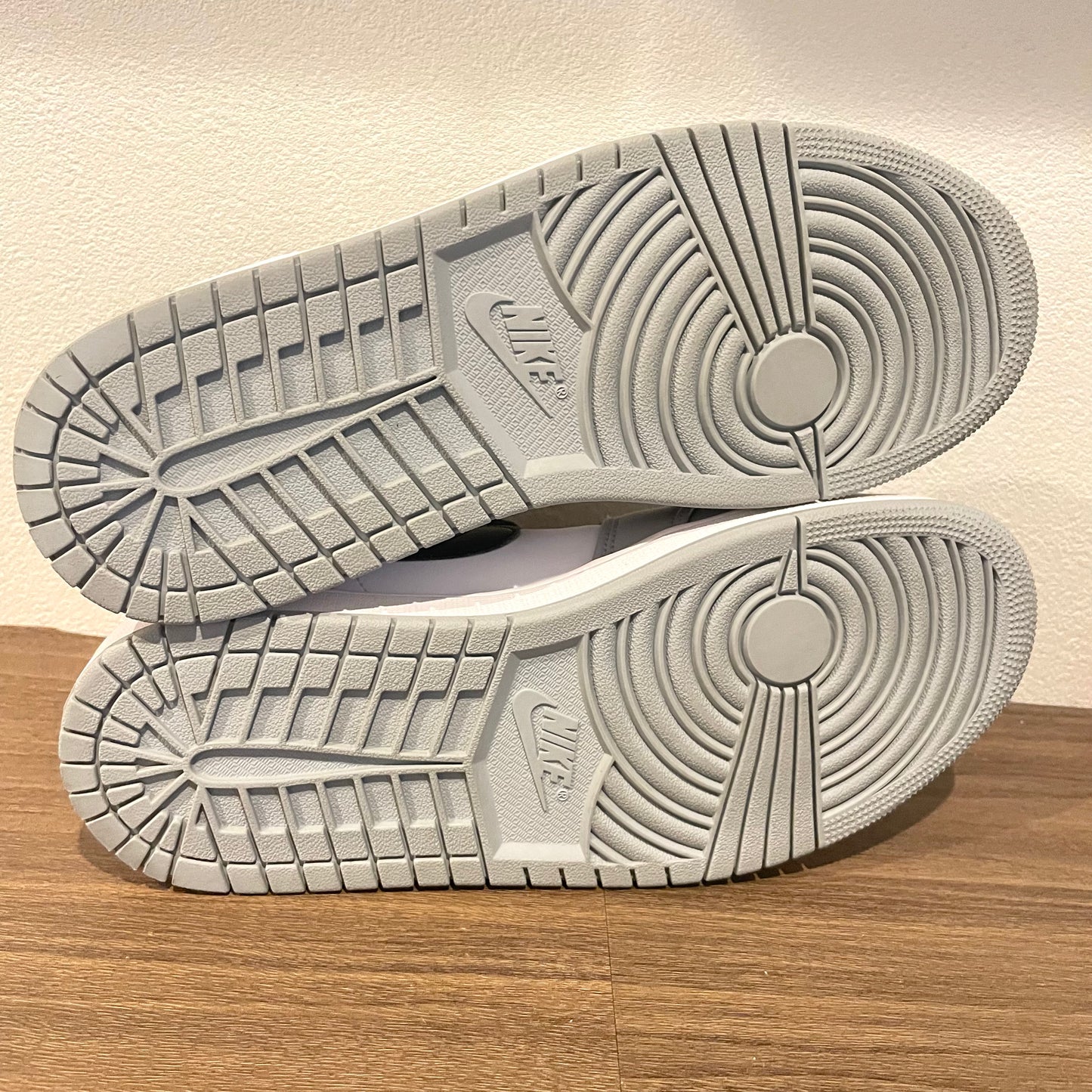 NIKE AIR JORDAN 1 MID SMOKE GREY 27.5cm