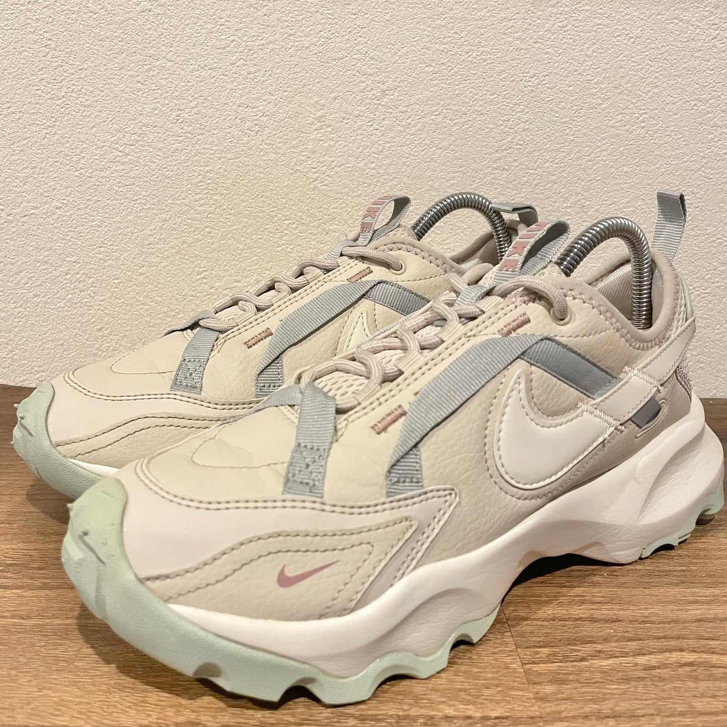 NIKE WMNS TC7900 24.5cm