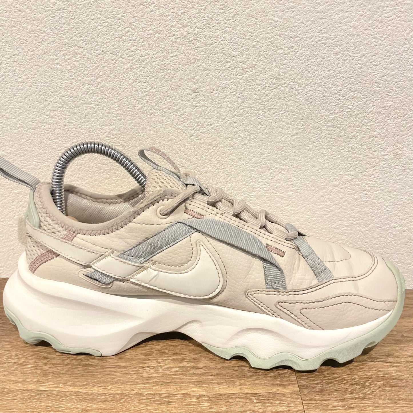 NIKE WMNS TC7900 24cm