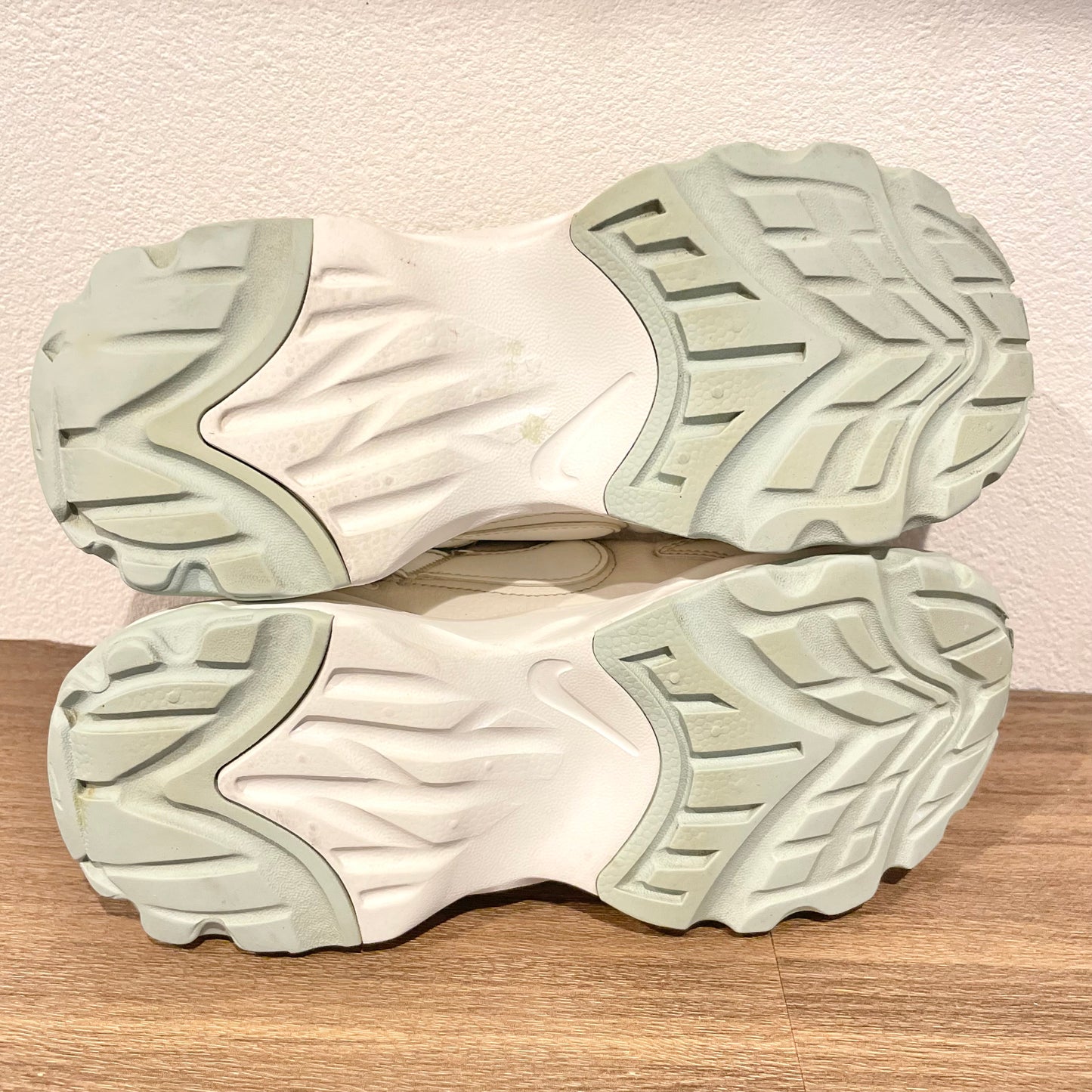 NIKE WMNS TC7900 24cm