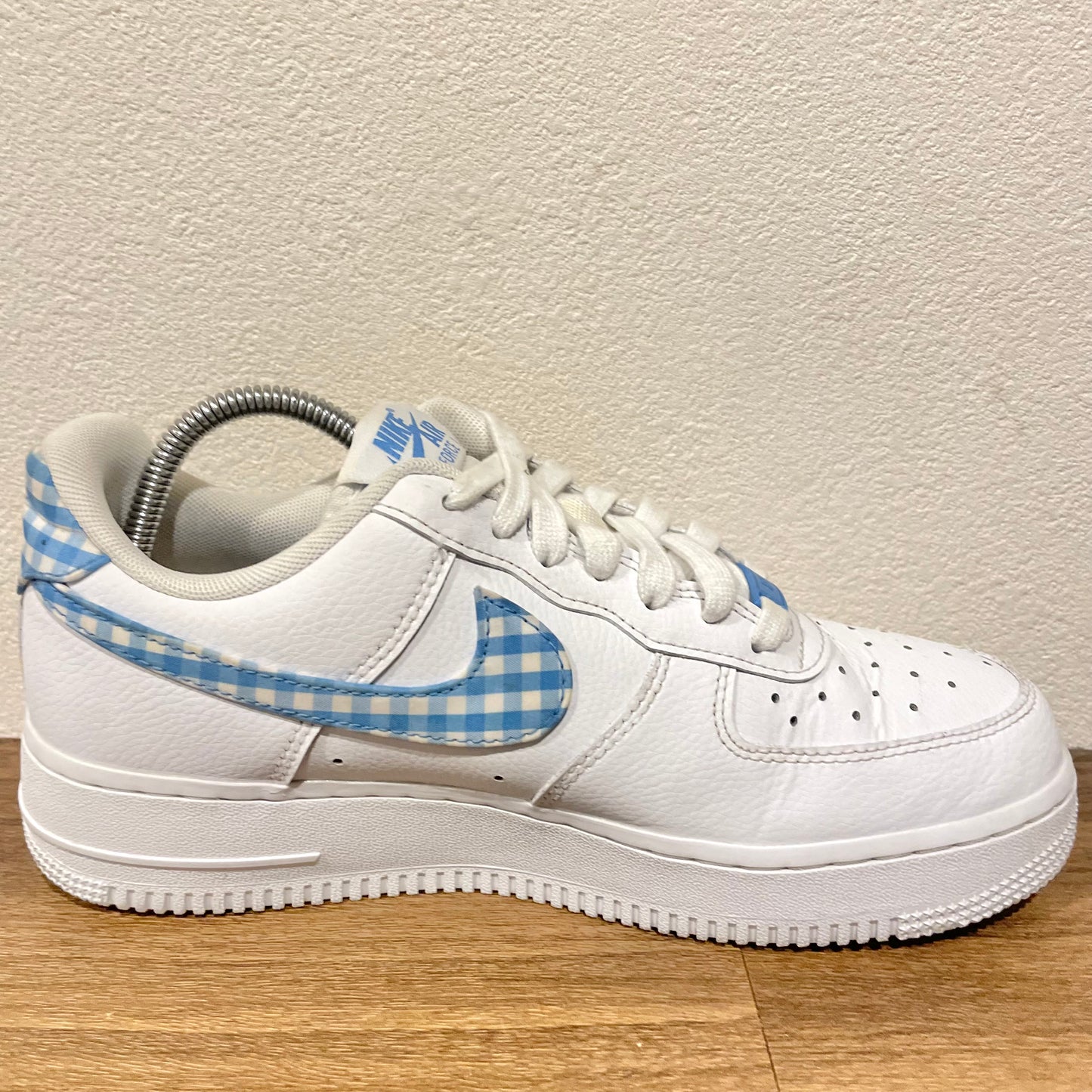 NIKE WMNS AIR FORCE1 07 ESS 24.5cm