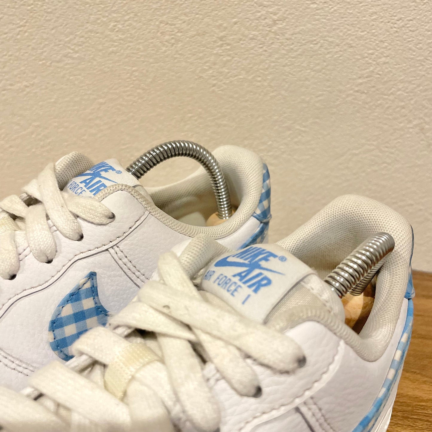 NIKE WMNS AIR FORCE1 07 ESS 24.5cm