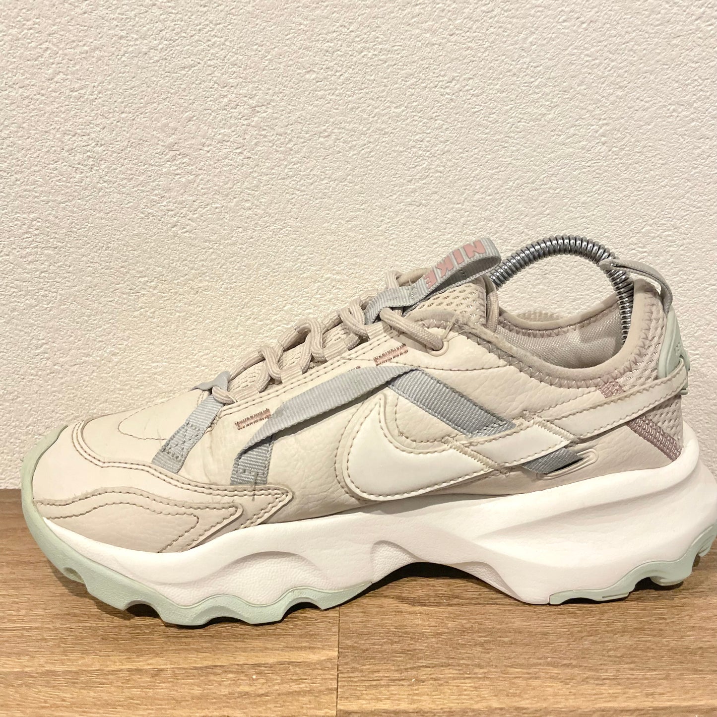 NIKE WMNS TC7900 24cm