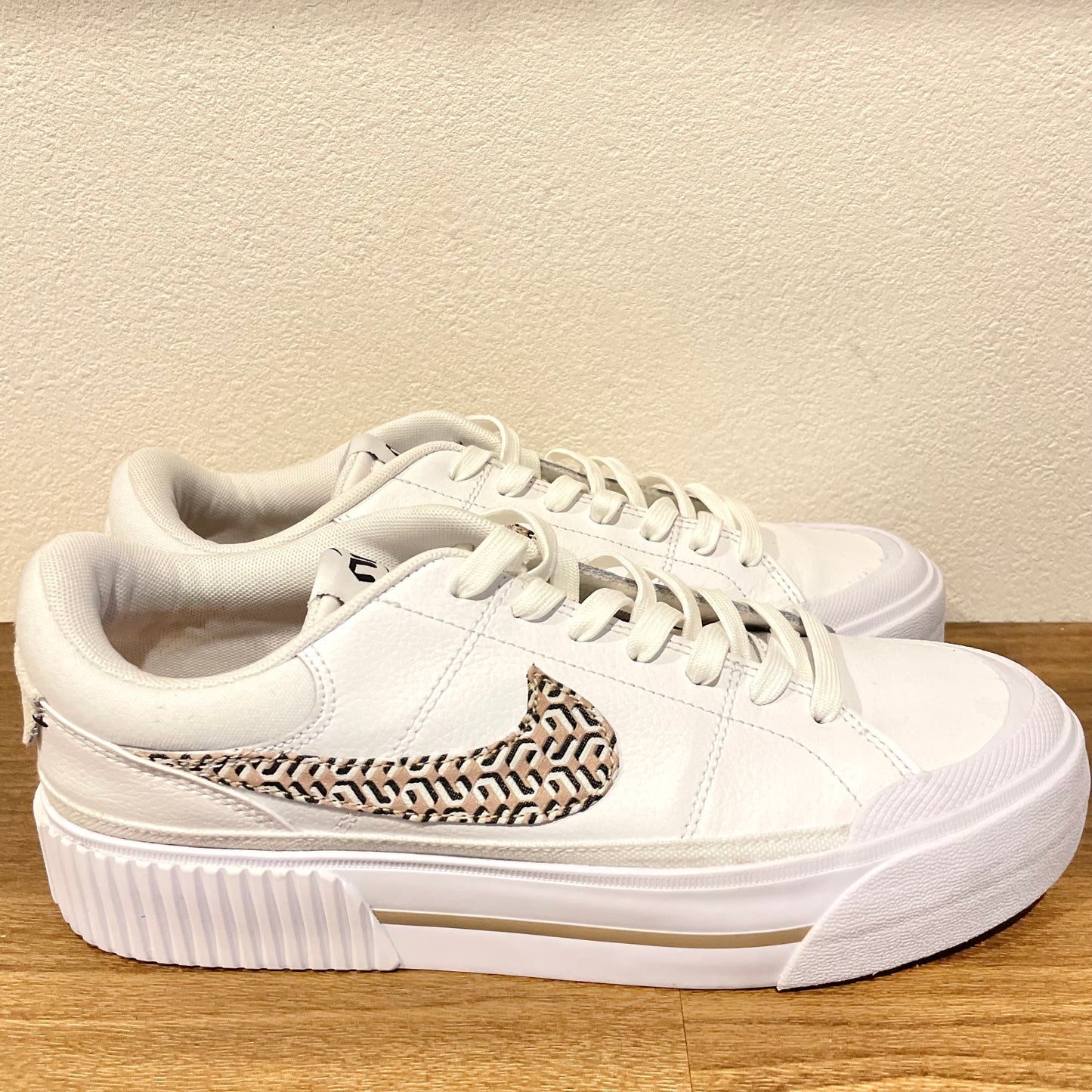 NIKE W COURT LEGACY LIFT 26.5cm