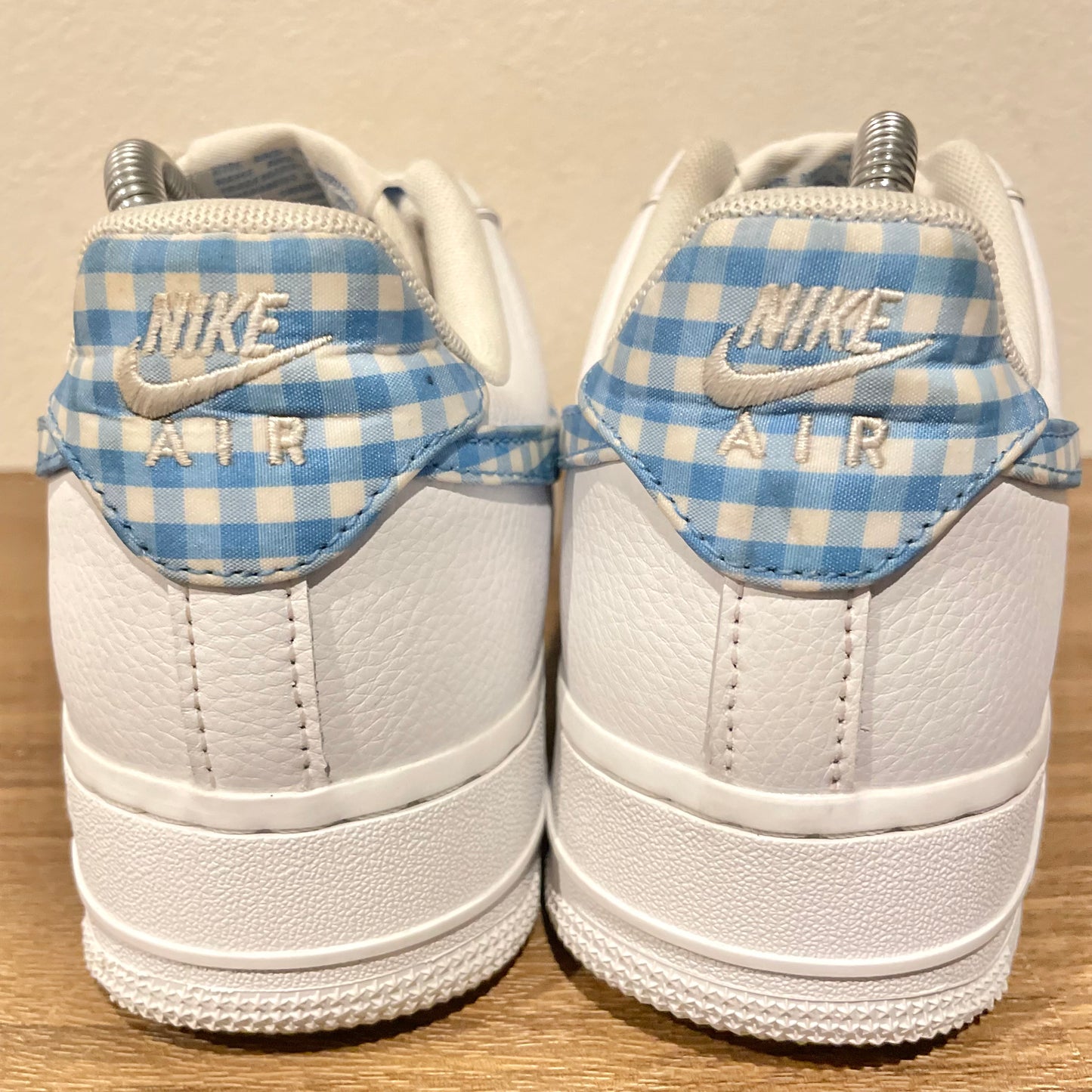 NIKE WMNS AIR FORCE1 07 ESS 24.5cm