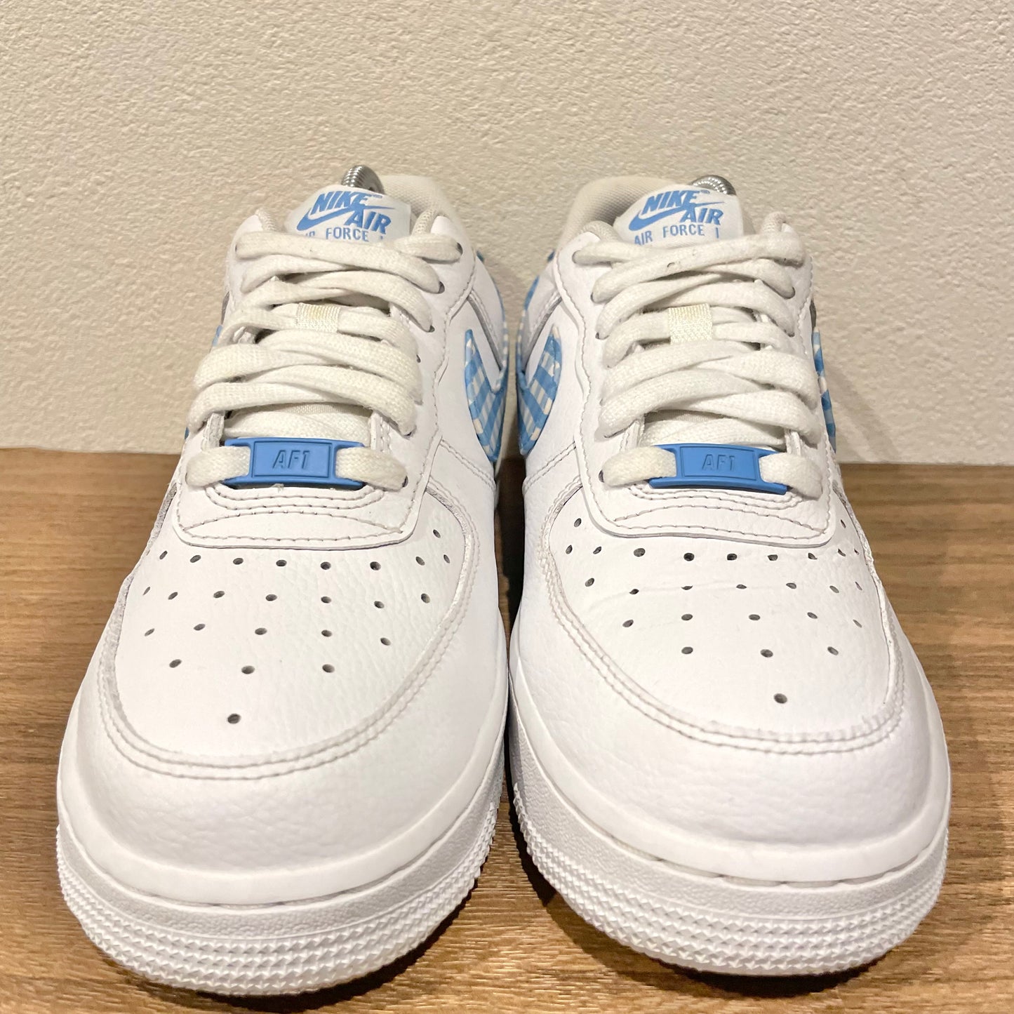 NIKE WMNS AIR FORCE1 07 ESS 24.5cm