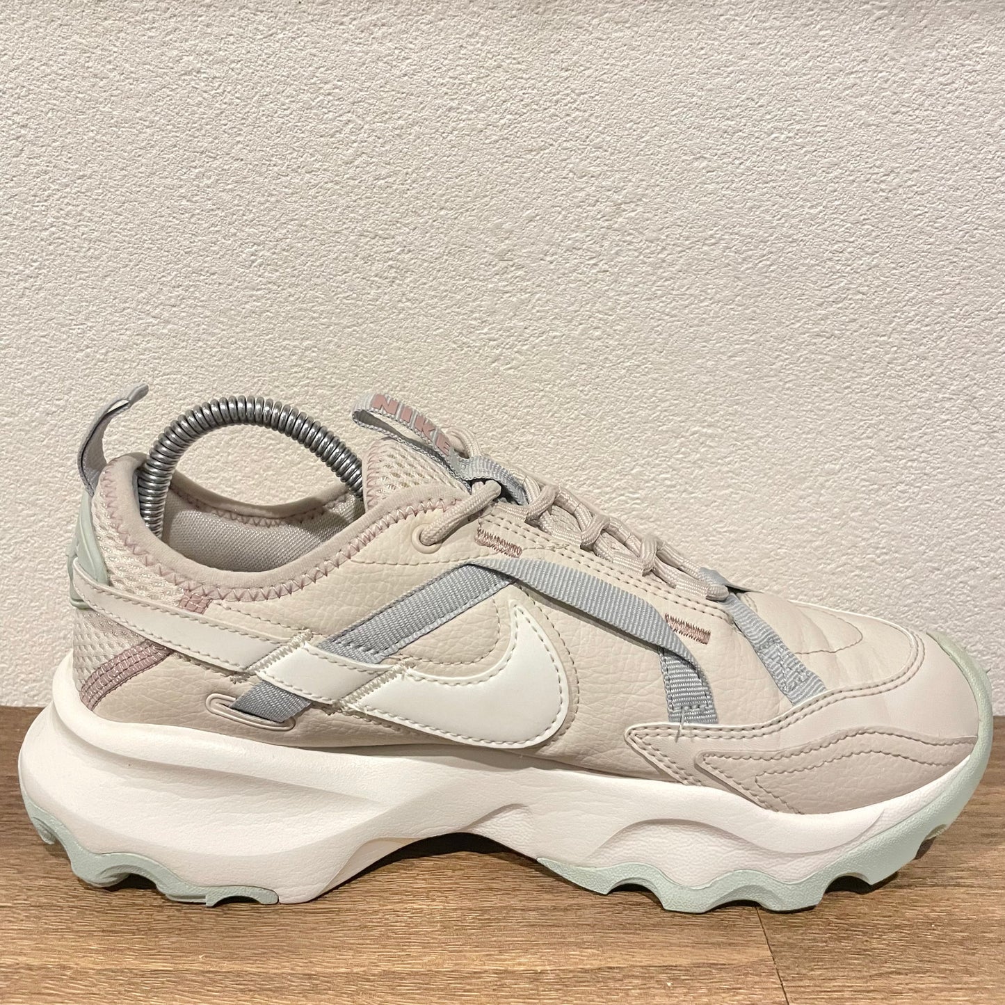 NIKE WMNS TC7900 24.5cm