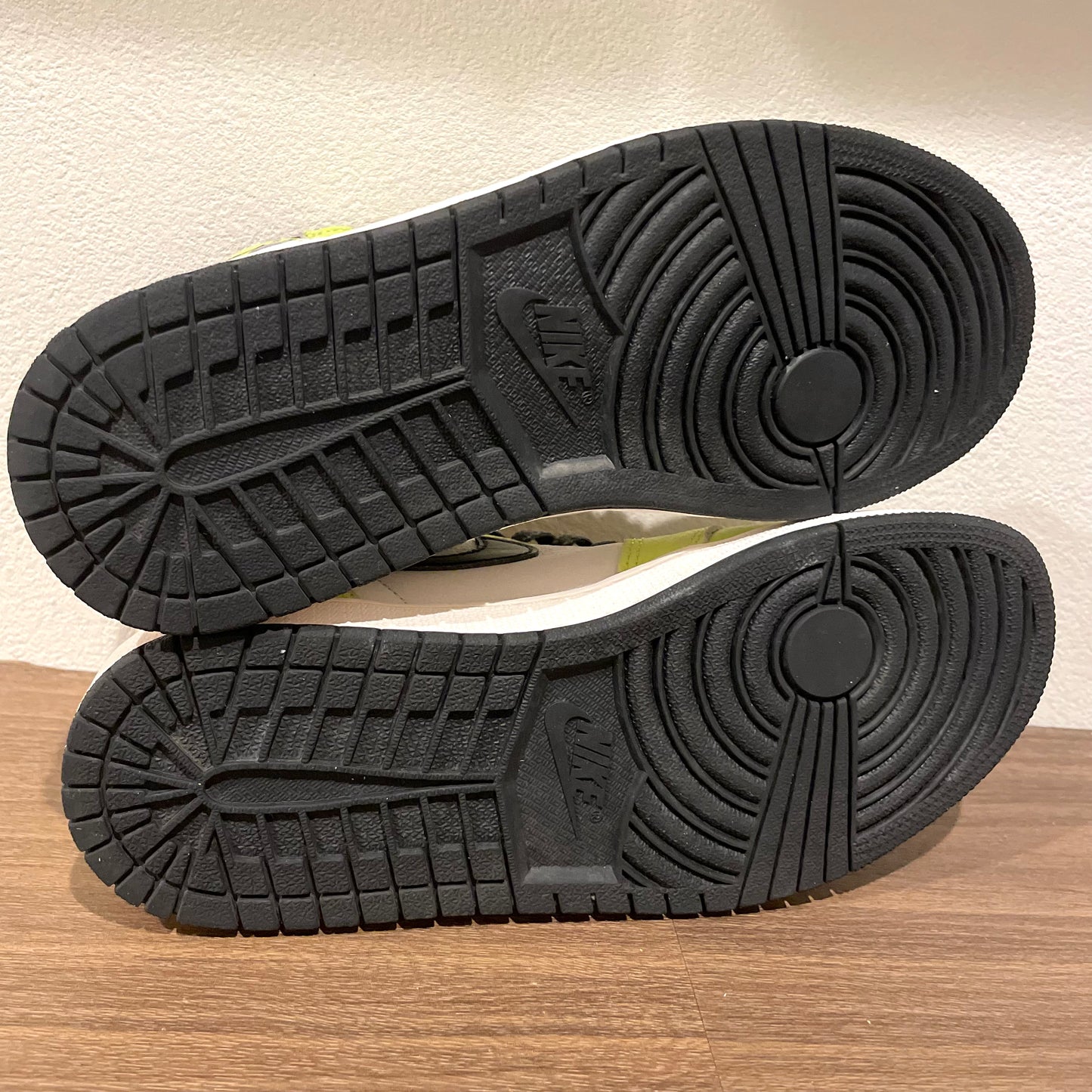 NIKE AIR JORDAN 1 HIGH OG Volt 26.5cm