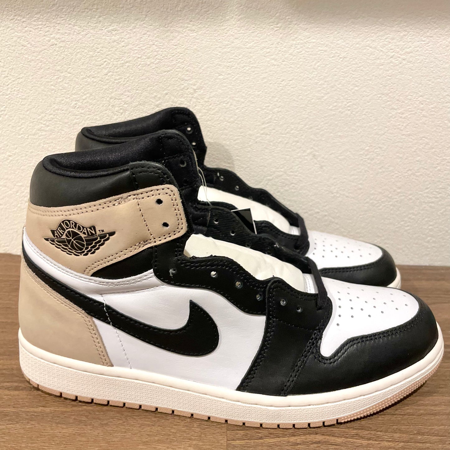 NIKE W AIR JORDAN 1 RETRO HI OG Latte 27.5cm