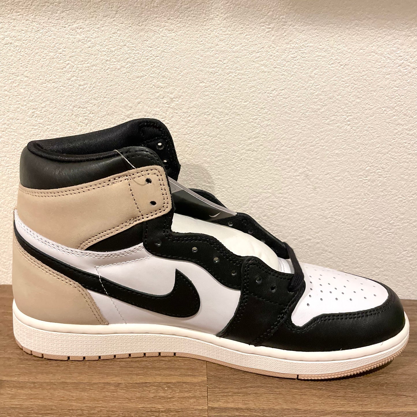 NIKE W AIR JORDAN 1 RETRO HI OG Latte 27.5cm
