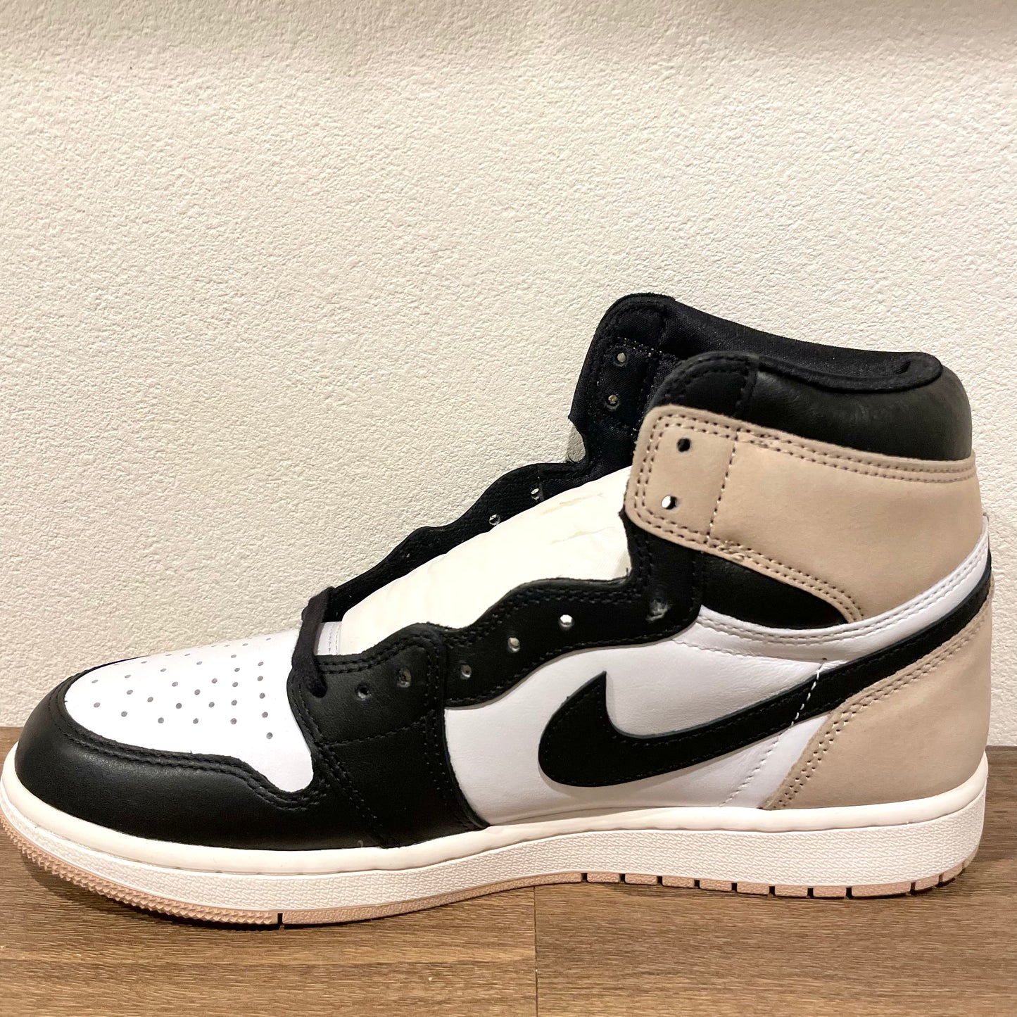 NIKE W AIR JORDAN 1 RETRO HI OG Latte 27.5cm