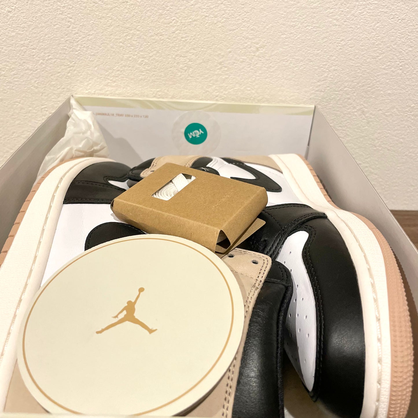 NIKE W AIR JORDAN 1 RETRO HI OG Latte 27.5cm