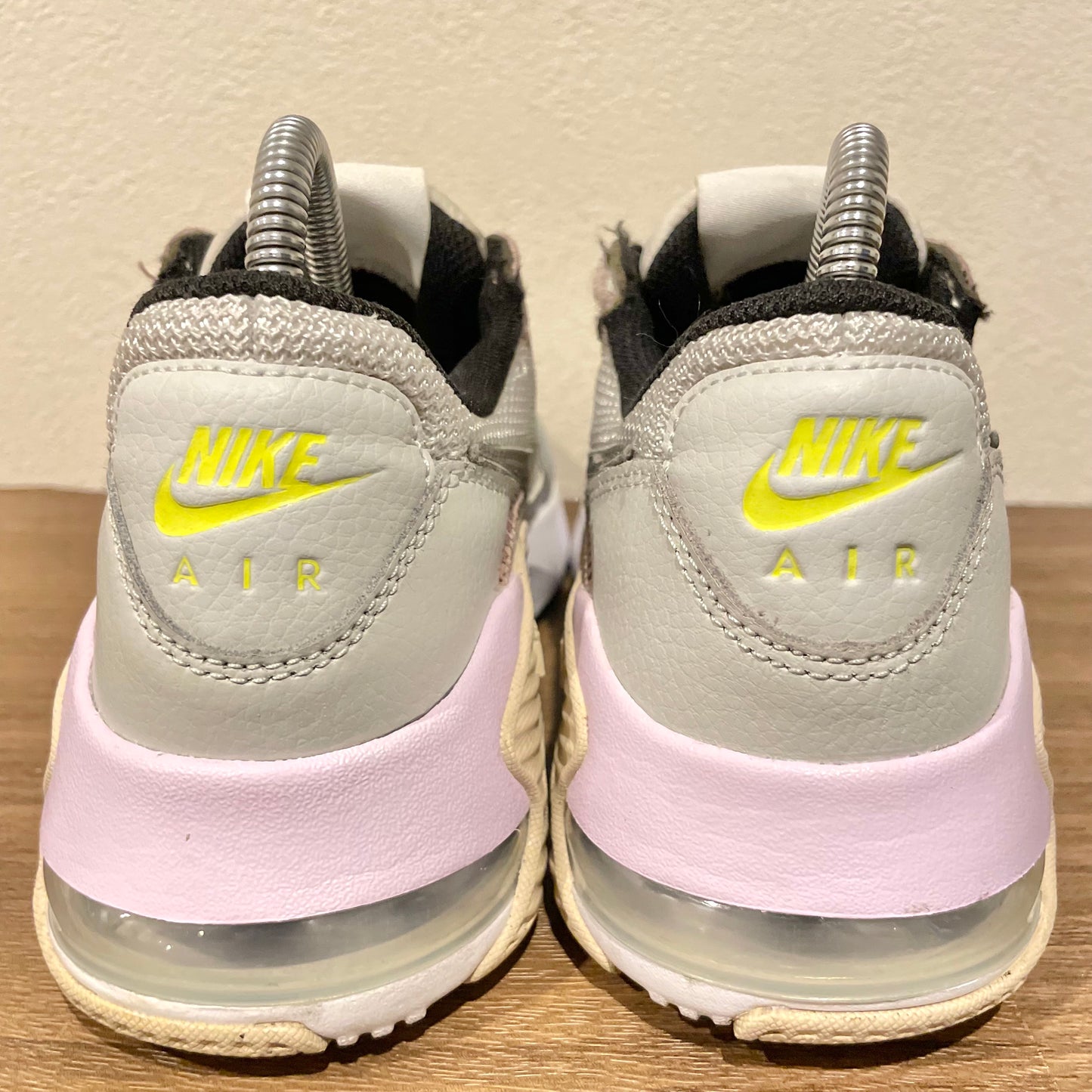 NIKE AIR MAX EXCEE 23.5cm