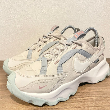 NIKE WMNS TC7900 23.5cm