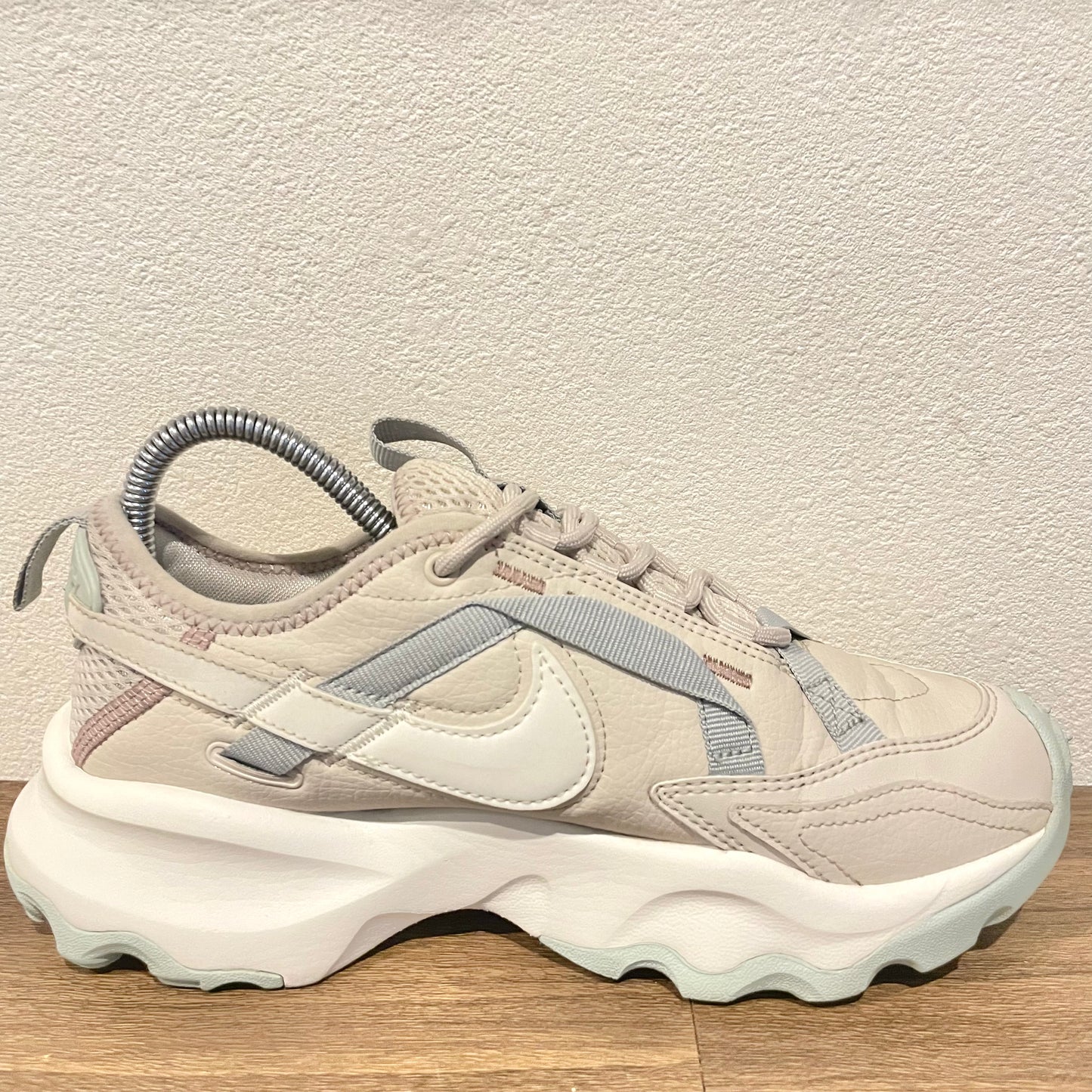 NIKE WMNS TC7900 23.5cm