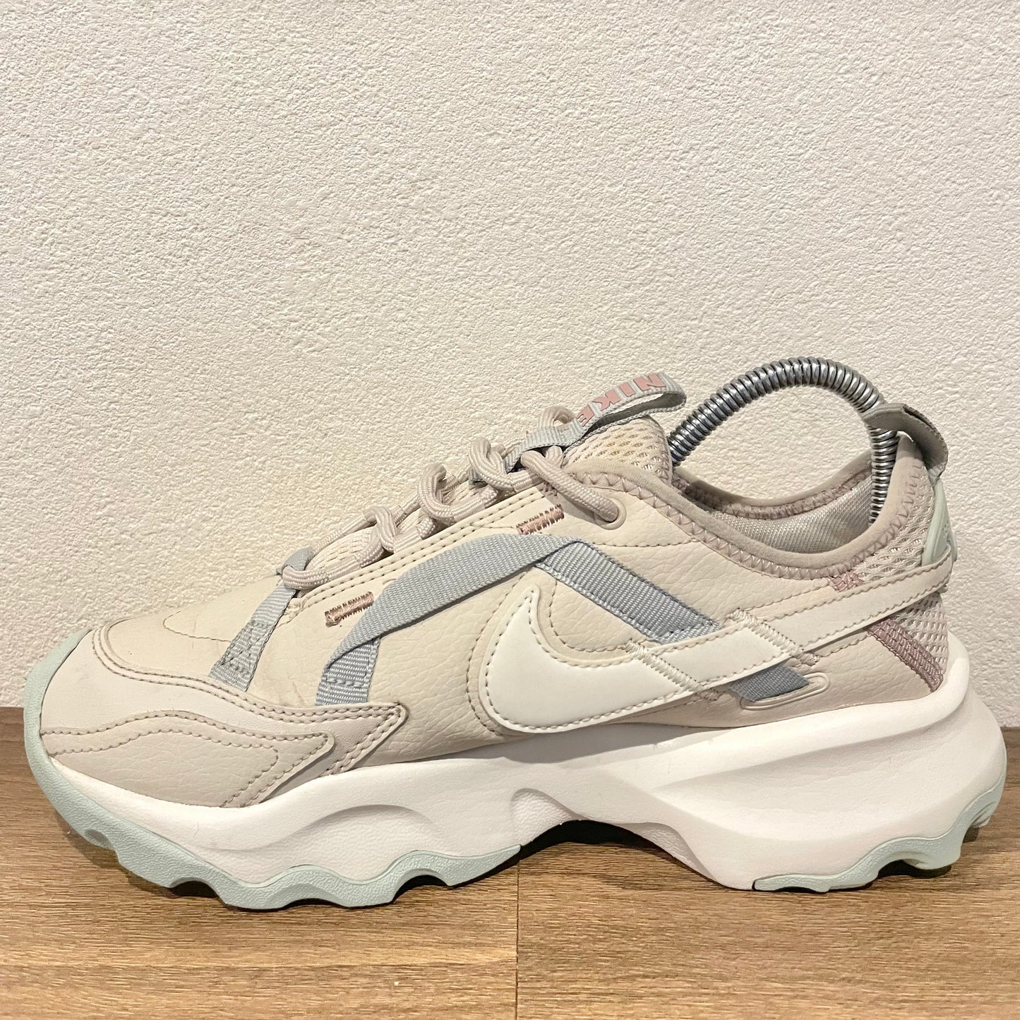 NIKE WMNS TC7900 23.5cm