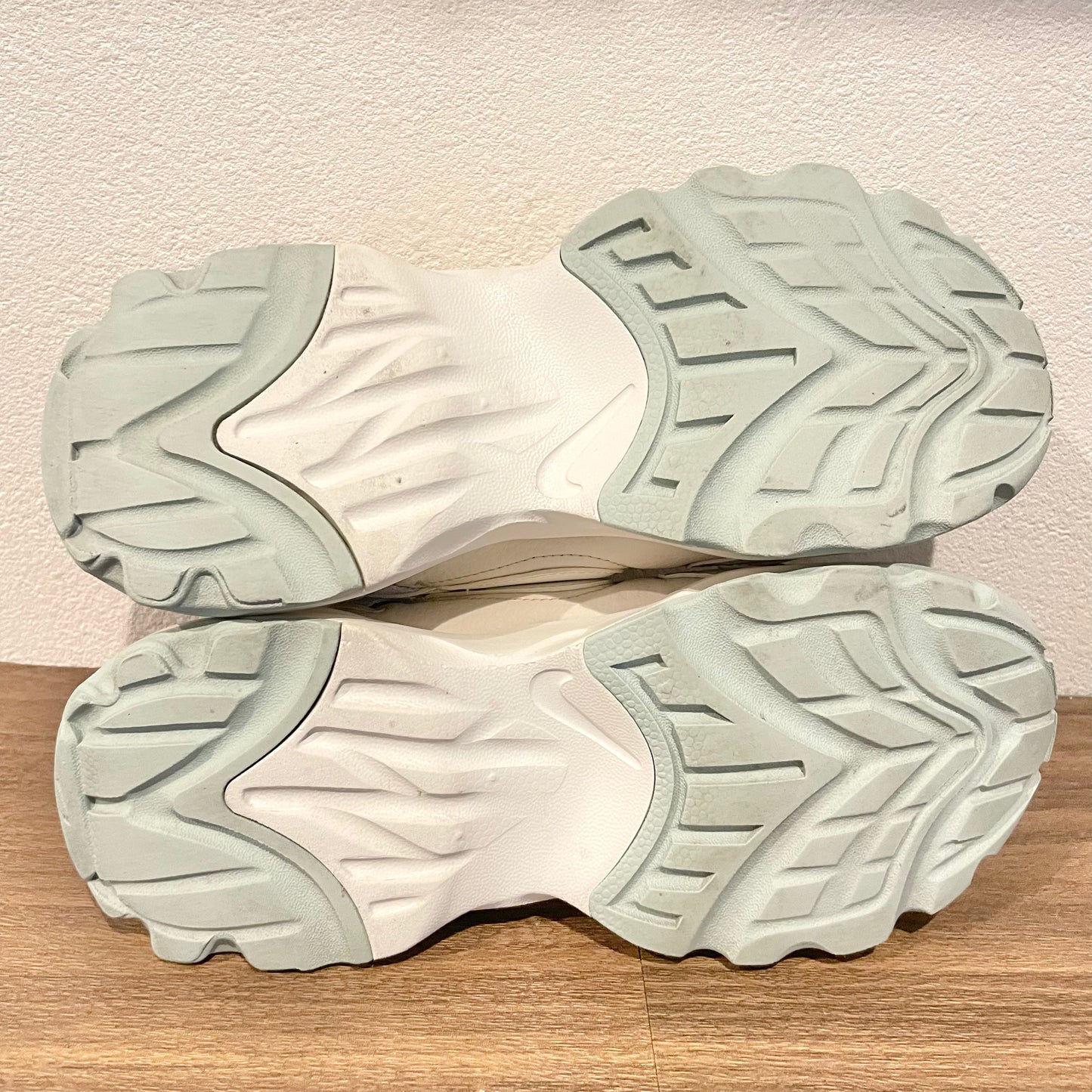 NIKE WMNS TC7900 23.5cm