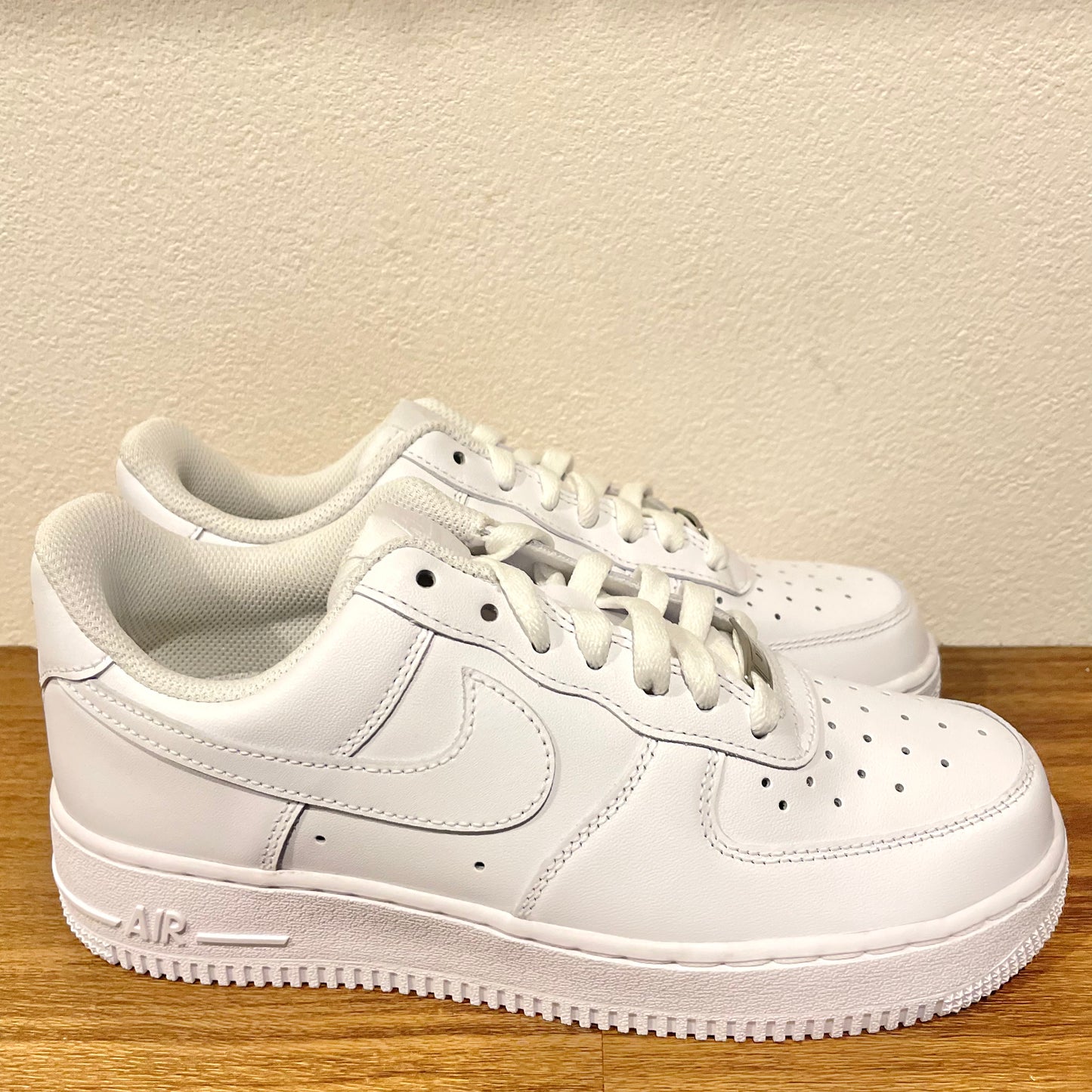 NIKE WMNS AIR FORCE 1 '07 WHITE 24.5cm