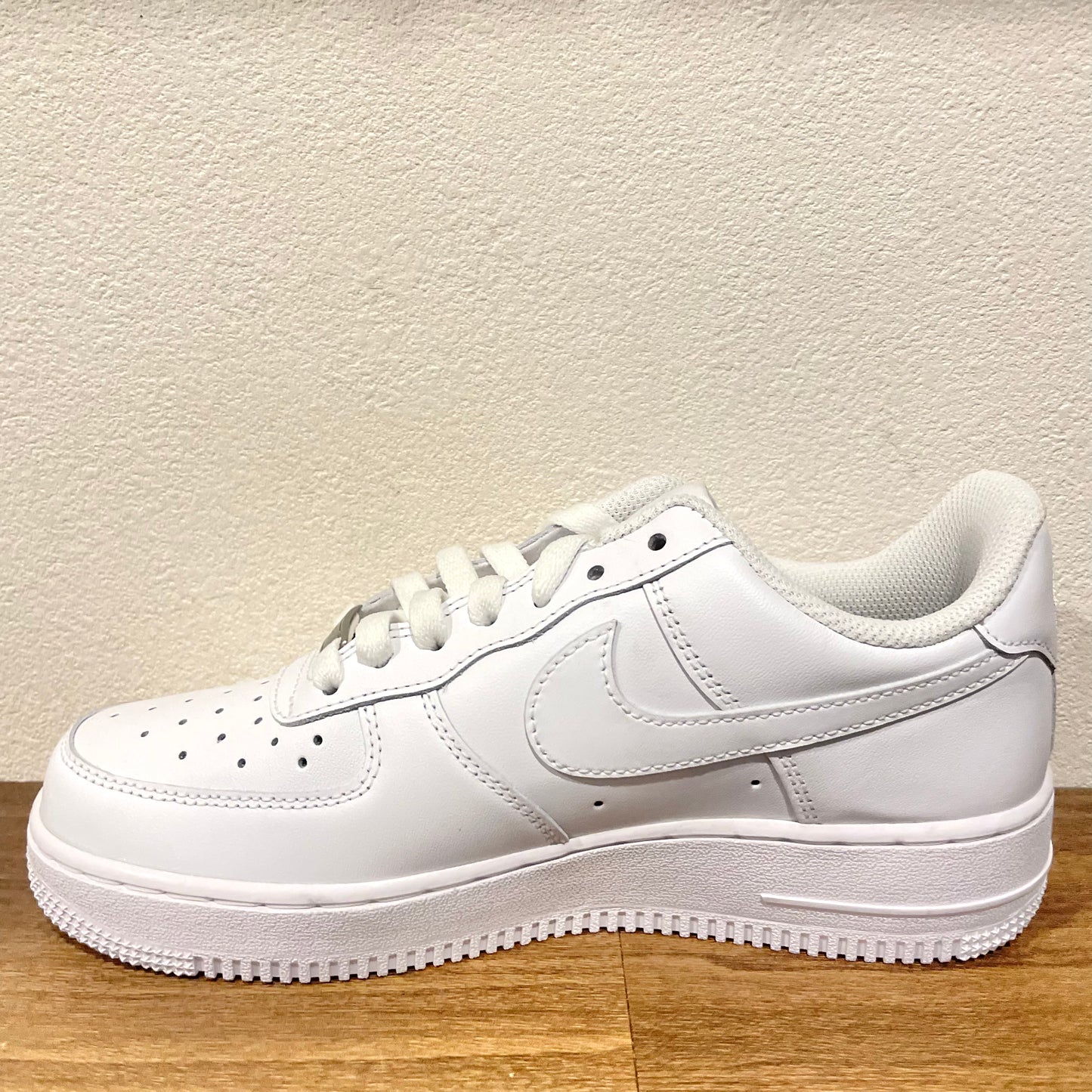 NIKE WMNS AIR FORCE 1 '07 WHITE 24.5cm