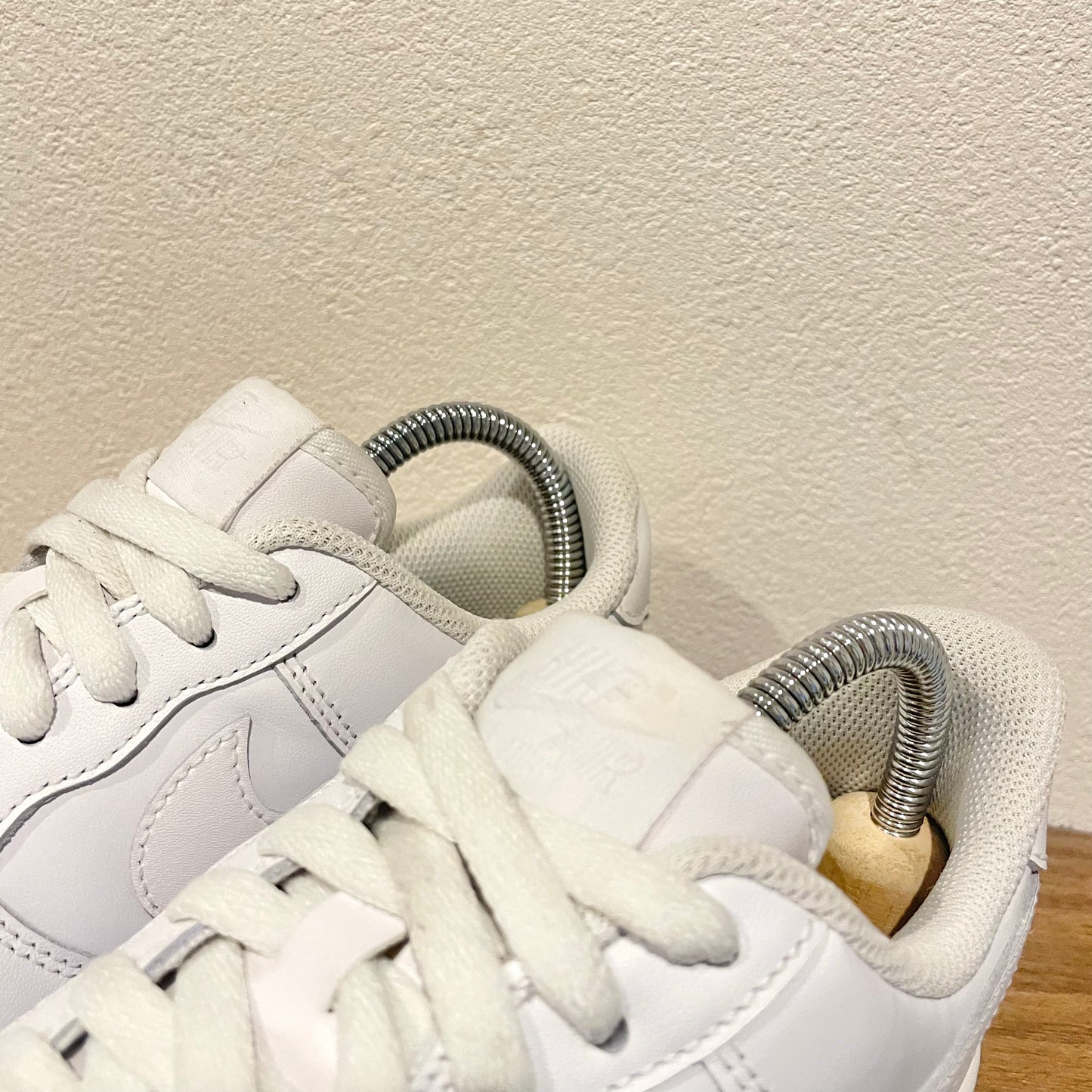 NIKE WMNS AIR FORCE 1 '07 WHITE 24.5cm