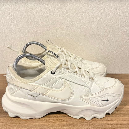 NIKE WMNS TC 7900 24.5cm